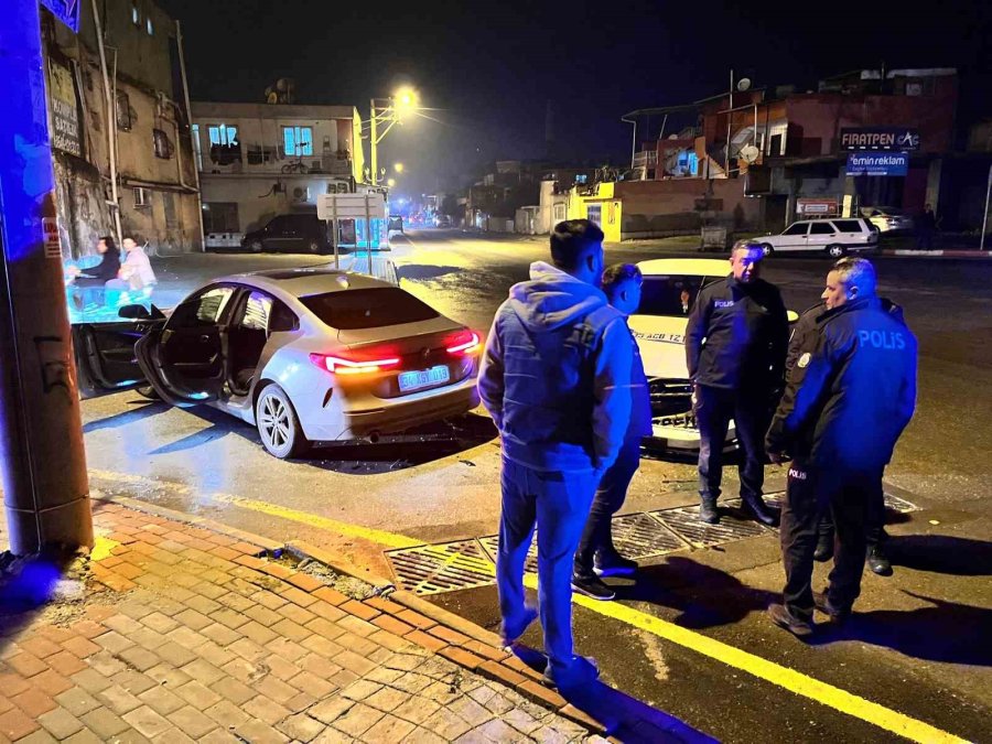 Tarsus’ta Trafik Kazası: 2 Yaralı
