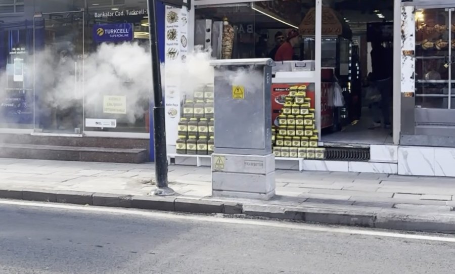 Elektrik Panosundaki Yangın Paniğe Neden Oldu