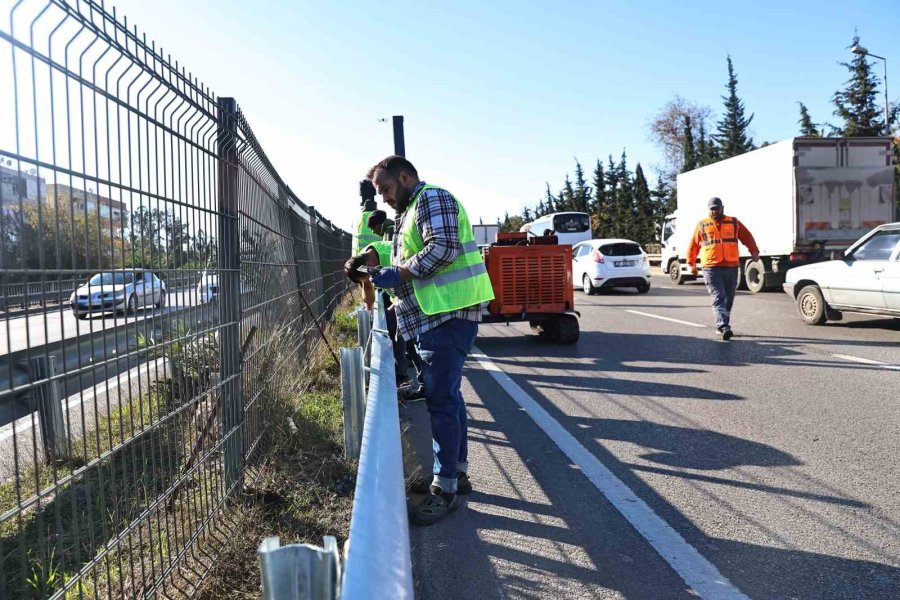 Ankara Büyükşehir’den Gazi Bulvarı’na Otokorkuluk