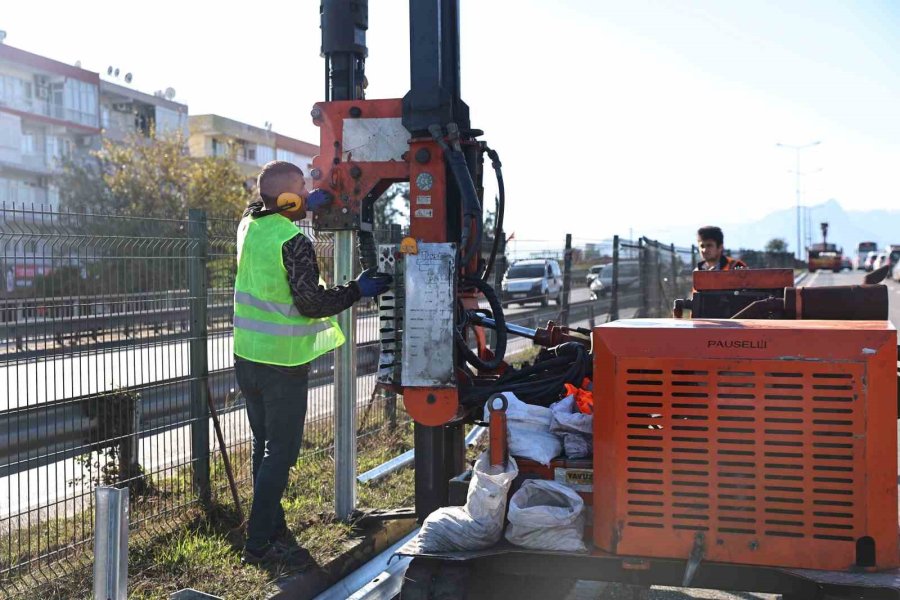 Ankara Büyükşehir’den Gazi Bulvarı’na Otokorkuluk
