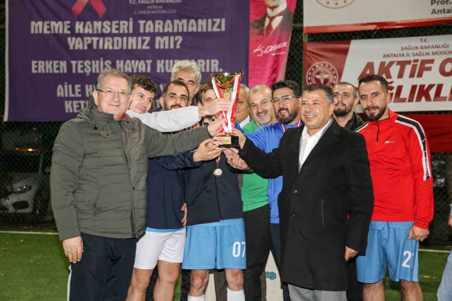 Antalya Sağlıkspor, 24. Geleneksel Futbol Turnuvası’nın Şampiyonu Oldu