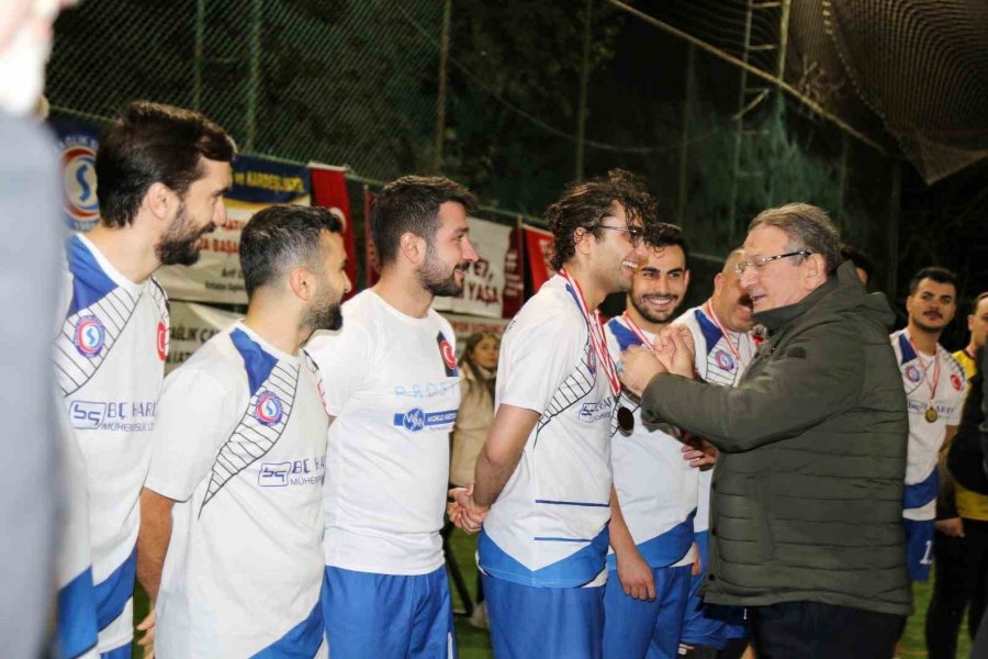 Antalya Sağlıkspor, 24. Geleneksel Futbol Turnuvası’nın Şampiyonu Oldu