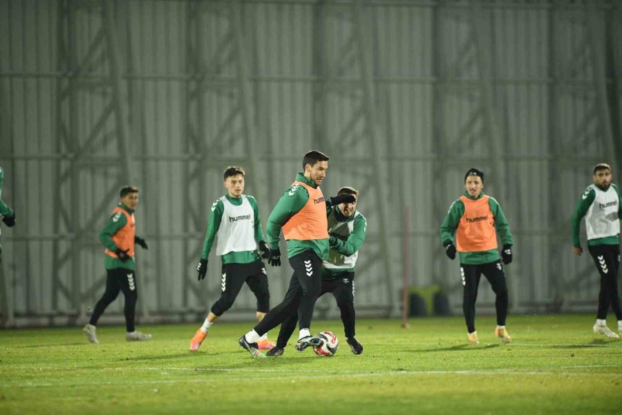 Konyaspor, Fenerbahçe Maçının Hazırlıklarını Sürdürdü