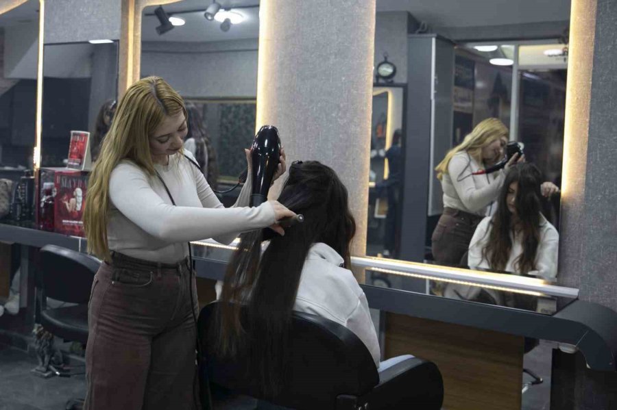 Mersin’de Mercek İle Kadınlar Mesleğe Adım Atıyor