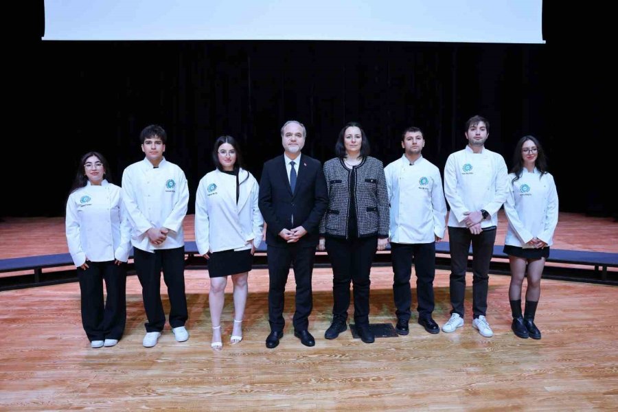 Niğde’de Aşçılık Öğrencileri Beyaz Önlüklerini Giydi