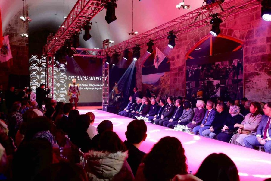 "zamanın Ve Zarafetin İzinde: Niğde" Sergisi Açıldı