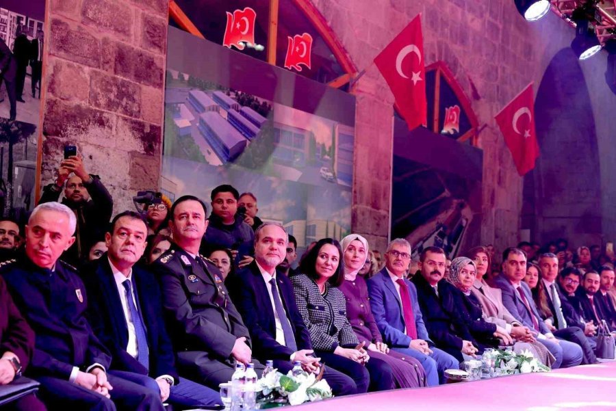 "zamanın Ve Zarafetin İzinde: Niğde" Sergisi Açıldı