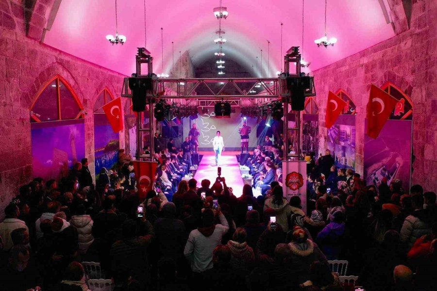 "zamanın Ve Zarafetin İzinde: Niğde" Sergisi Açıldı