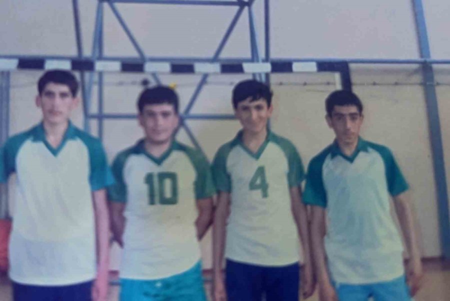 Hem Öğrenci, Hem Okul Müdürü Olarak Voleybolda Kupalar Kaldırmayı Başardı