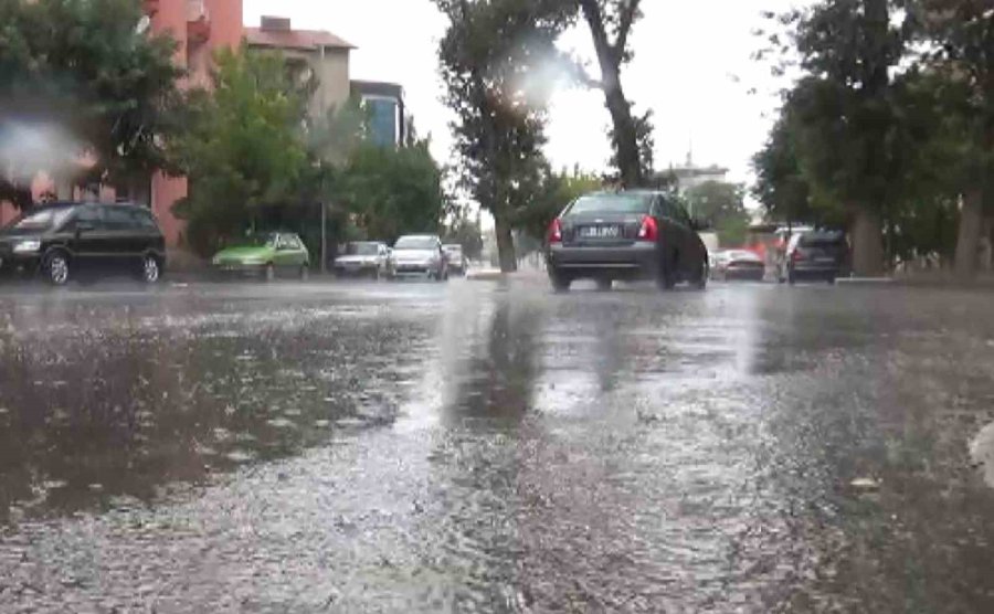 Aksaray’da Yağmur Etkili Oluyor