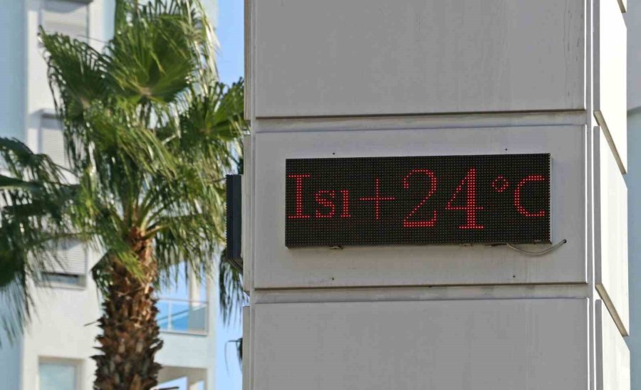 Antalya’nın Gecesi Kış, Gündüzü Yaz: "akşam Soba Yaktık, Gündüz Güneşleniyoruz"