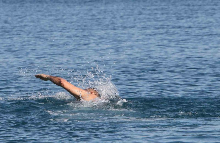 Antalya’nın Gecesi Kış, Gündüzü Yaz: "akşam Soba Yaktık, Gündüz Güneşleniyoruz"