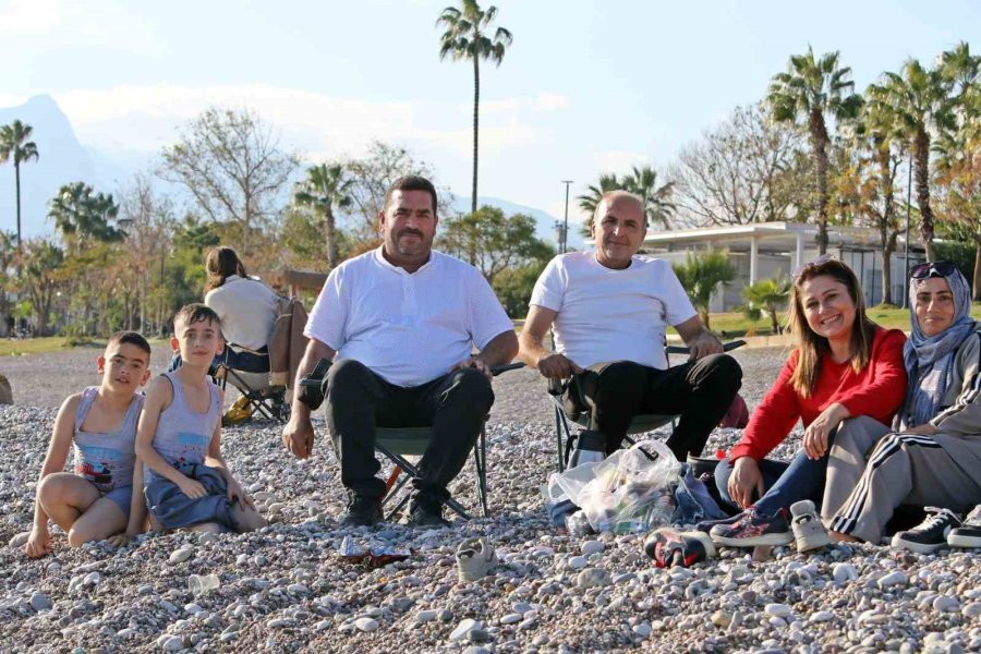 Antalya’nın Gecesi Kış, Gündüzü Yaz: "akşam Soba Yaktık, Gündüz Güneşleniyoruz"