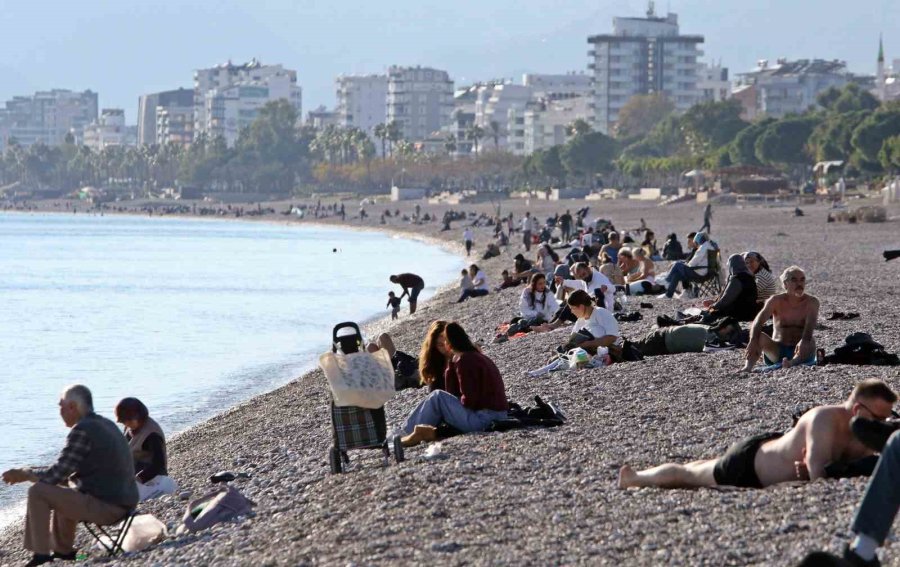 Antalya’nın Gecesi Kış, Gündüzü Yaz: "akşam Soba Yaktık, Gündüz Güneşleniyoruz"