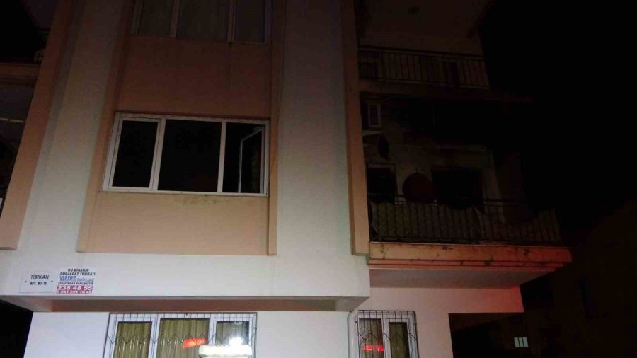Dairede Çıkan Yangında 3’ü Çocuk 4 Kişi Dumandan Etkilendi
