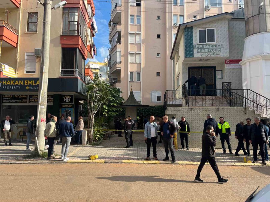 Alanya’da Dayı Dehşet Saçtı: 1 Yeğenini Öldürüp Diğer Yeğeni Ve Eniştesini Yaraladı