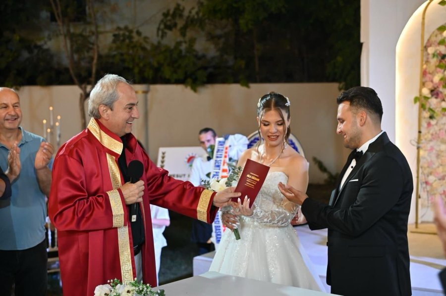 Kepez’de Yılın Son Özel Gününde Nikah Yoğunluğu