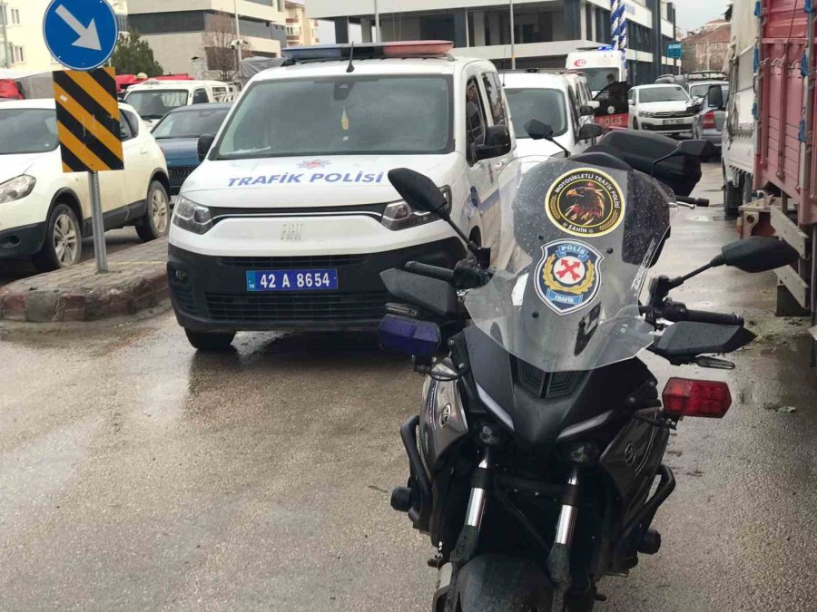 Konya’da Pazarda Taşlı-sopalı Kavga: 5 Yaralı