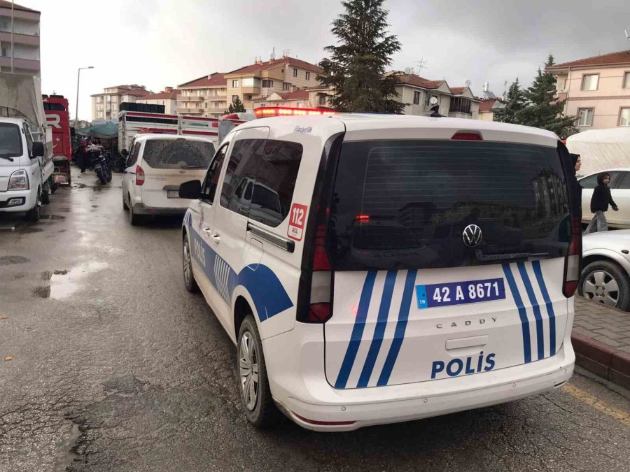 Konya’da Pazarda Taşlı-sopalı Kavga: 5 Yaralı