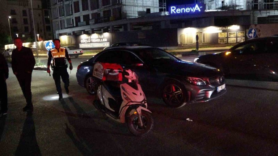 Kavşakta Motosikletle Otomobil Çarpıştı: 1 Yaralı