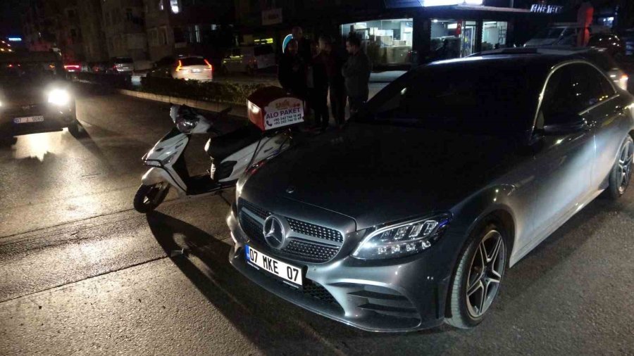 Kavşakta Motosikletle Otomobil Çarpıştı: 1 Yaralı