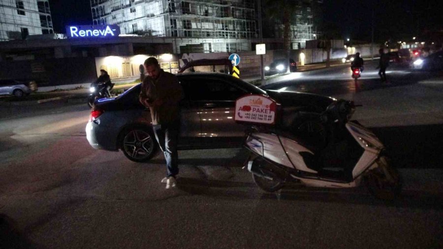Kavşakta Motosikletle Otomobil Çarpıştı: 1 Yaralı