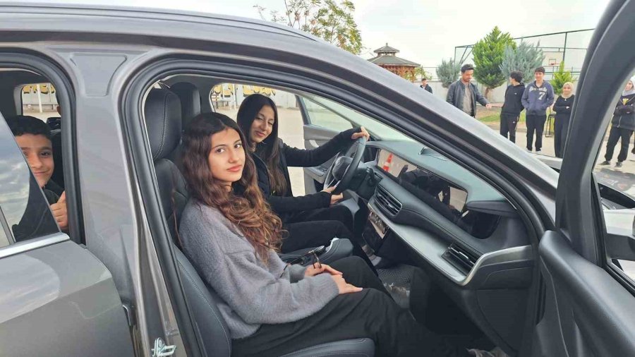 Öğrenciler Togg’u Yakından Tanıdı