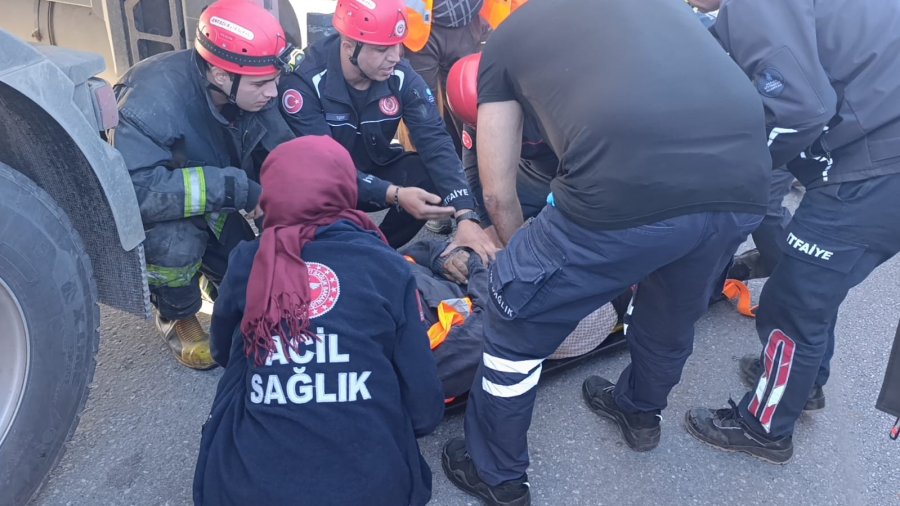 Tırın Altında Kalan Karayolları İşçisi Hayatını Kaybetti