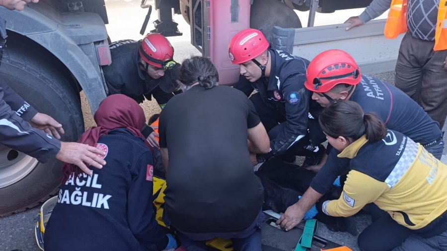 Tırın Altında Kalan Karayolları İşçisi Hayatını Kaybetti