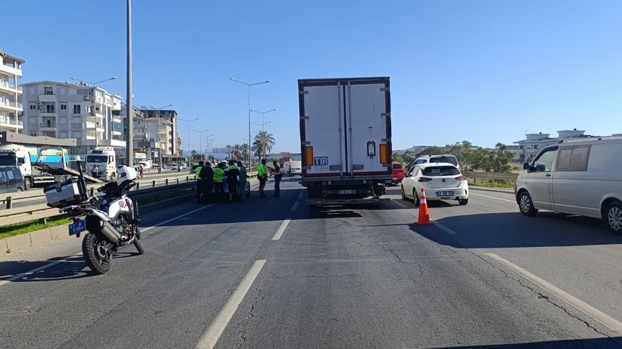 Tırın Altında Kalan Karayolları İşçisi Hayatını Kaybetti