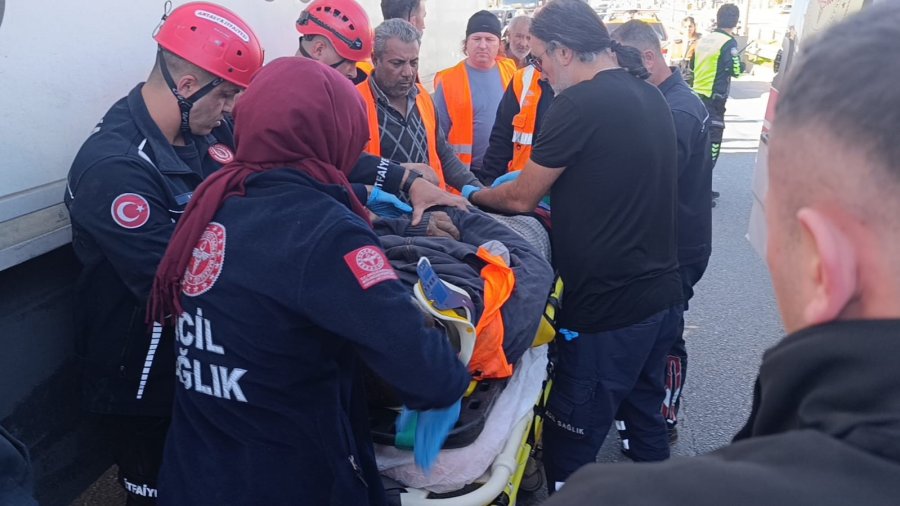 Tırın Altında Kalan Karayolları İşçisi Hayatını Kaybetti