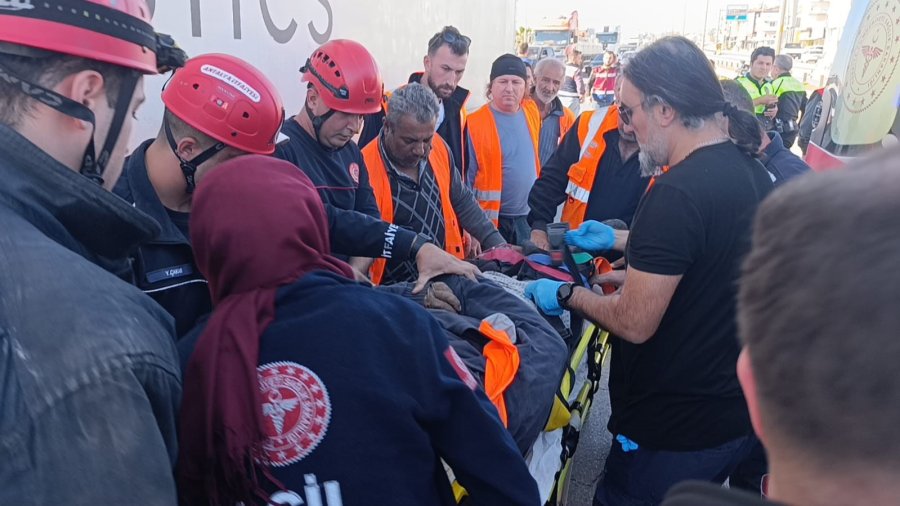 Tırın Altında Kalan Karayolları İşçisi Hayatını Kaybetti