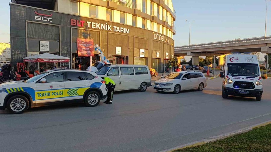 Otomobille Çarpışan Motosikletli Yola Savruldu: 1 Yaralı