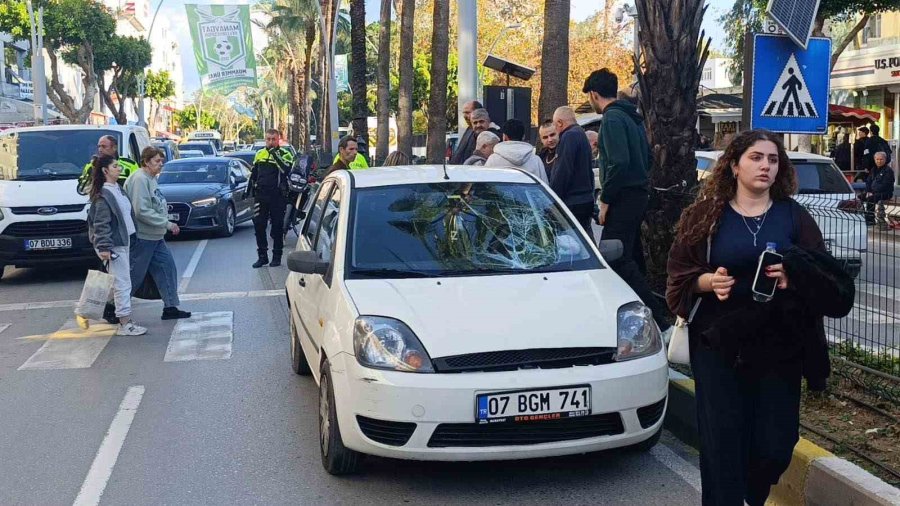 Otomobilin Çarptığı Yaşlı Adam İçin Seferber Oldular