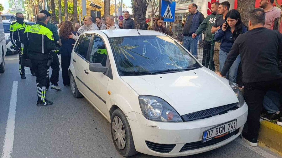 Otomobilin Çarptığı Yaşlı Adam İçin Seferber Oldular