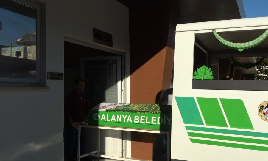 Dayısının Silahından Çıkan Kurşunla Hayatını Kaybeden Kadının Cenazesi Ailesine Teslim Edildi