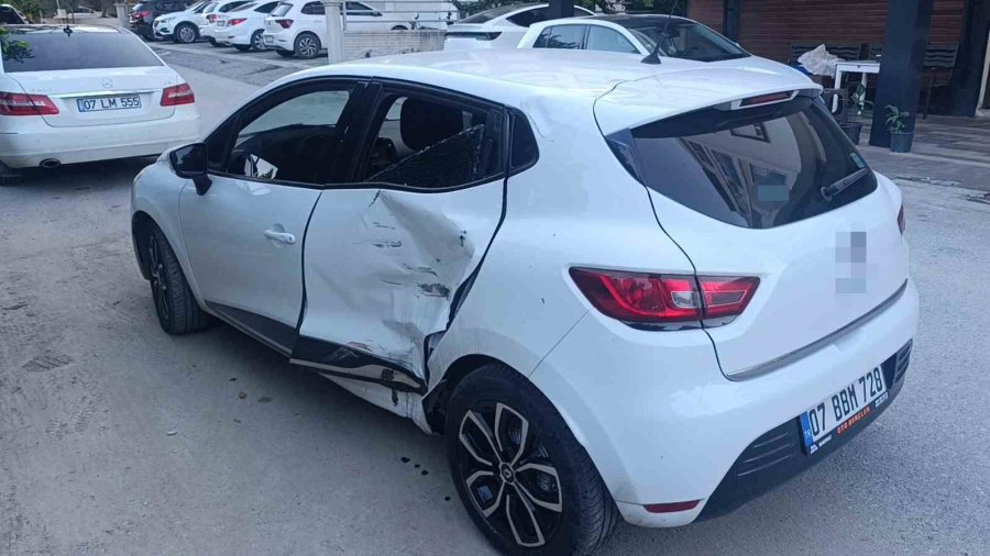 Motosiklet Otomobile Çarptı: 1 Yaralı