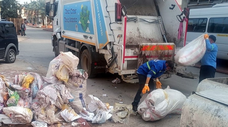 Akdeniz’in Sokakları Mobilya Ve Hurda Atıklardan Arındırılıyor