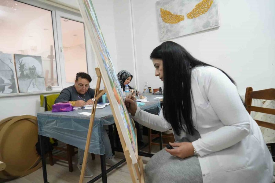 Sanatla Yaralarını Sardı: Selda Güneş Resimle Hayata Yeniden Tutundu