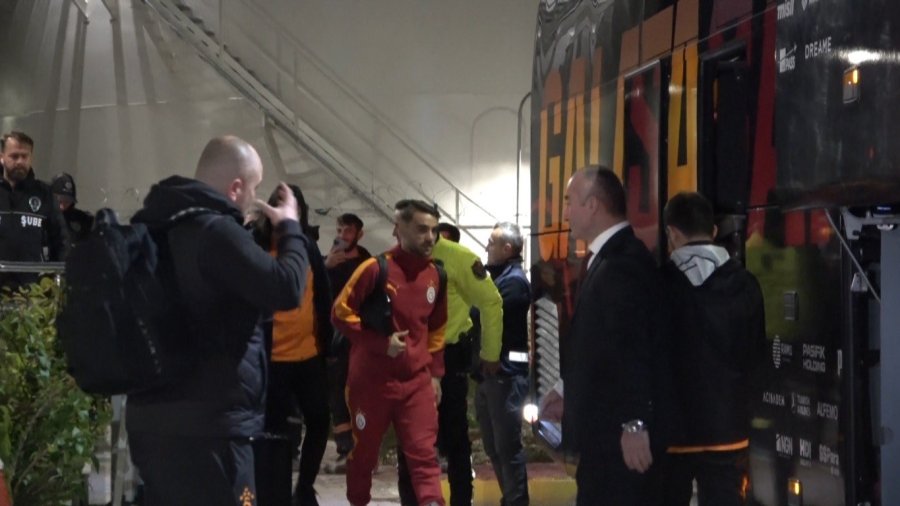 Galatasaray, Antalya’da Şampiyonlar Ligi Müziğiyle Karşılandı