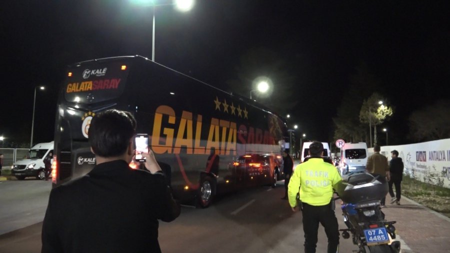 Galatasaray, Antalya’da Şampiyonlar Ligi Müziğiyle Karşılandı