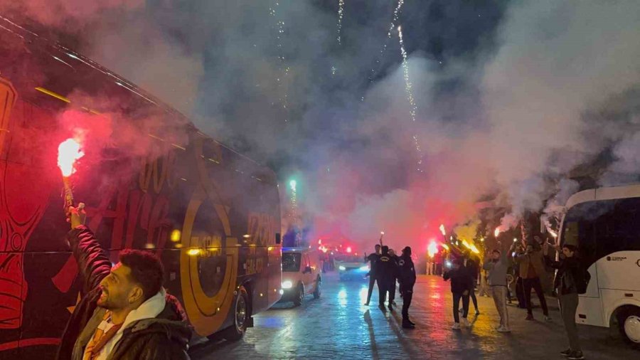 Galatasaray, Antalya’da Şampiyonlar Ligi Müziğiyle Karşılandı