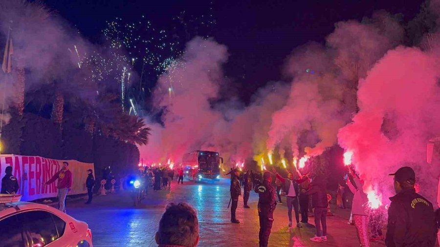 Galatasaray, Antalya’da Şampiyonlar Ligi Müziğiyle Karşılandı