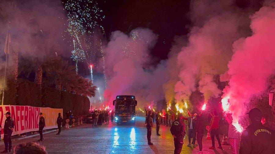 Galatasaray, Antalya’da Şampiyonlar Ligi Müziğiyle Karşılandı