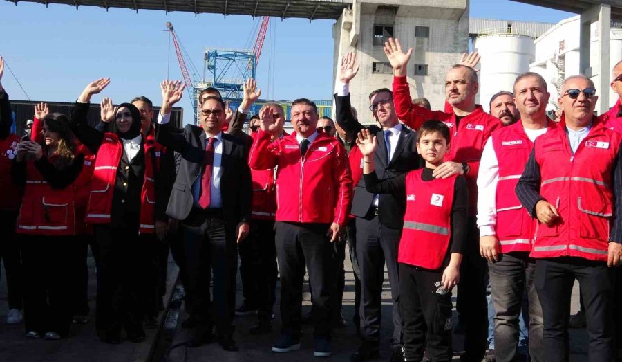 19. İyilik Gemisi Gazze’ye İnsani Yardım İçin Mersin’den Yola Çıktı