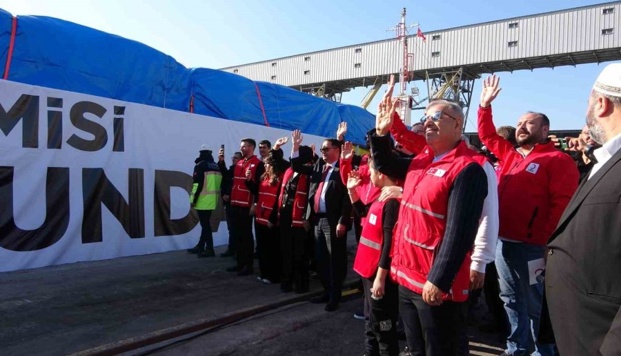 19. İyilik Gemisi Gazze’ye İnsani Yardım İçin Mersin’den Yola Çıktı