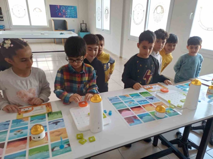 Yaparak Yaşayarak Öğrenme Merkezi Çocukları Geleceğe Hazırlıyor