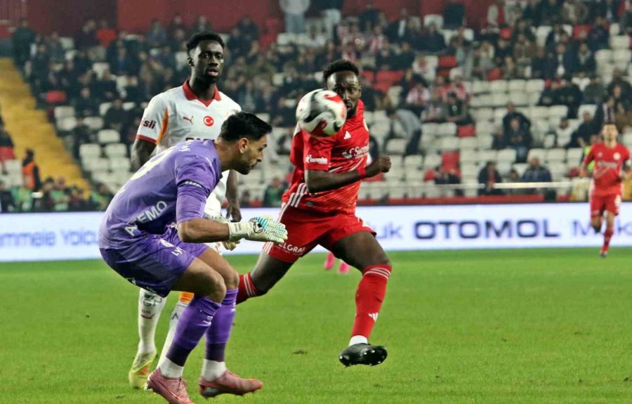 Trendyol Süper Lig: Antalyaspor: 0 - Galatasaray: 2