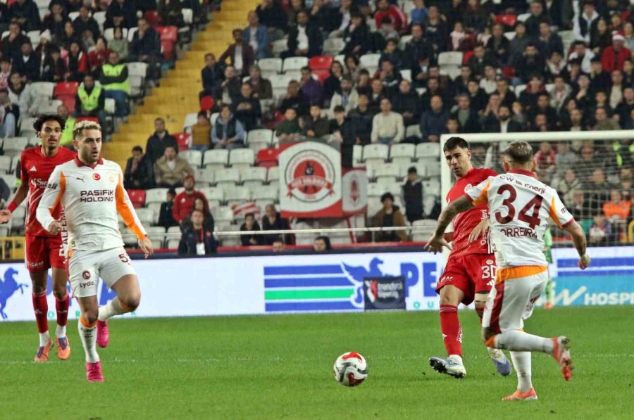 Trendyol Süper Lig: Antalyaspor: 0 - Galatasaray: 2