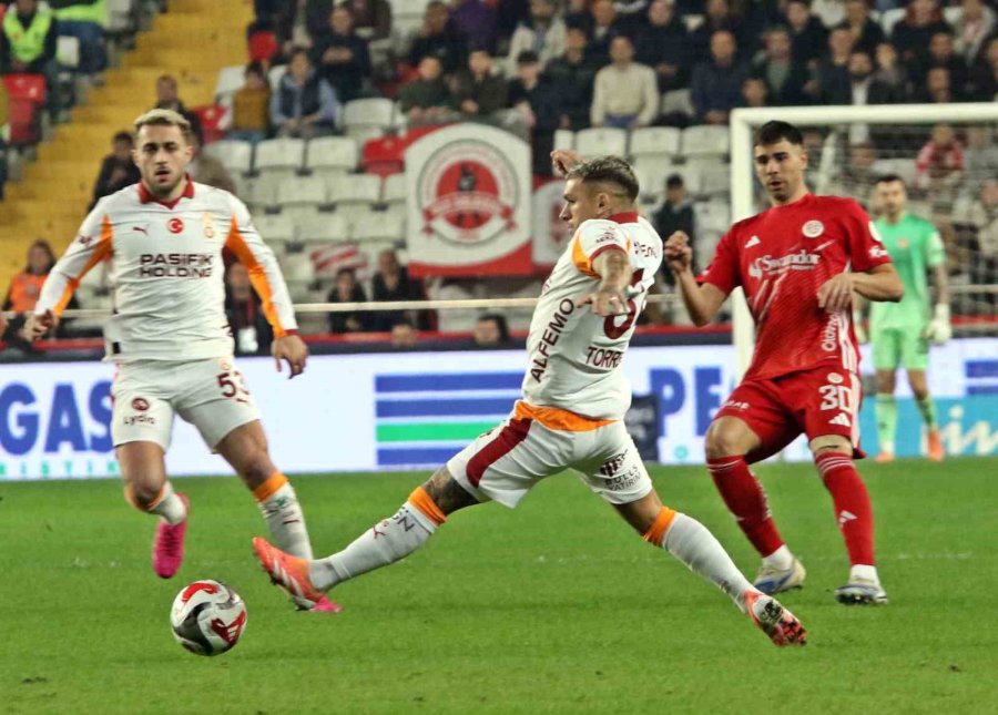 Trendyol Süper Lig: Antalyaspor: 0 - Galatasaray: 2